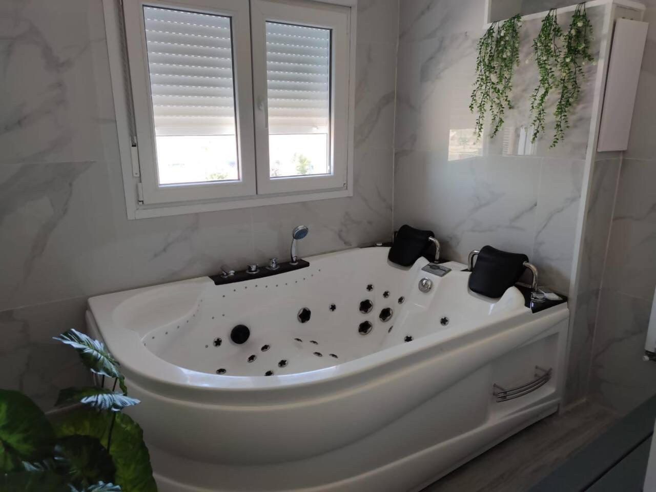 Apartamento Con Jacuzzi El Rincon De Las Delicias Zaragoza Ngoại thất bức ảnh